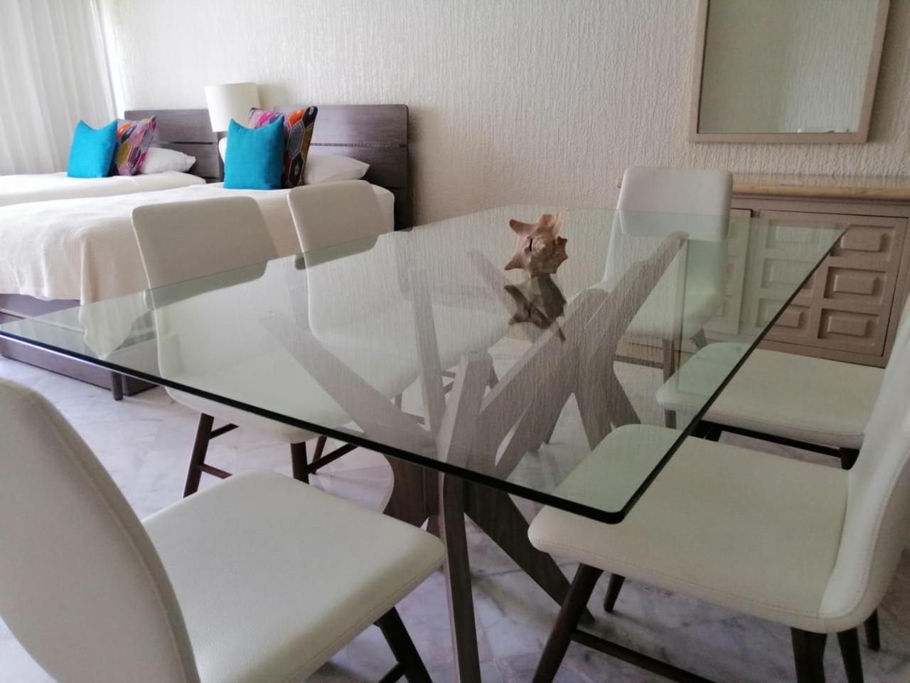 Beachfront Getaway Condo Cancun Room photo