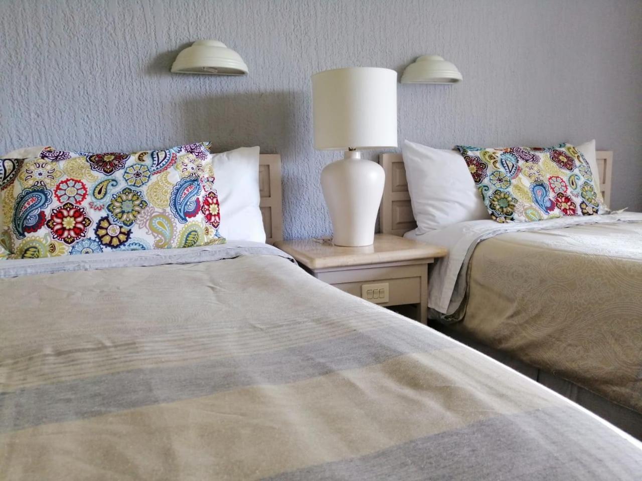Beachfront Getaway Condo Cancun Room photo