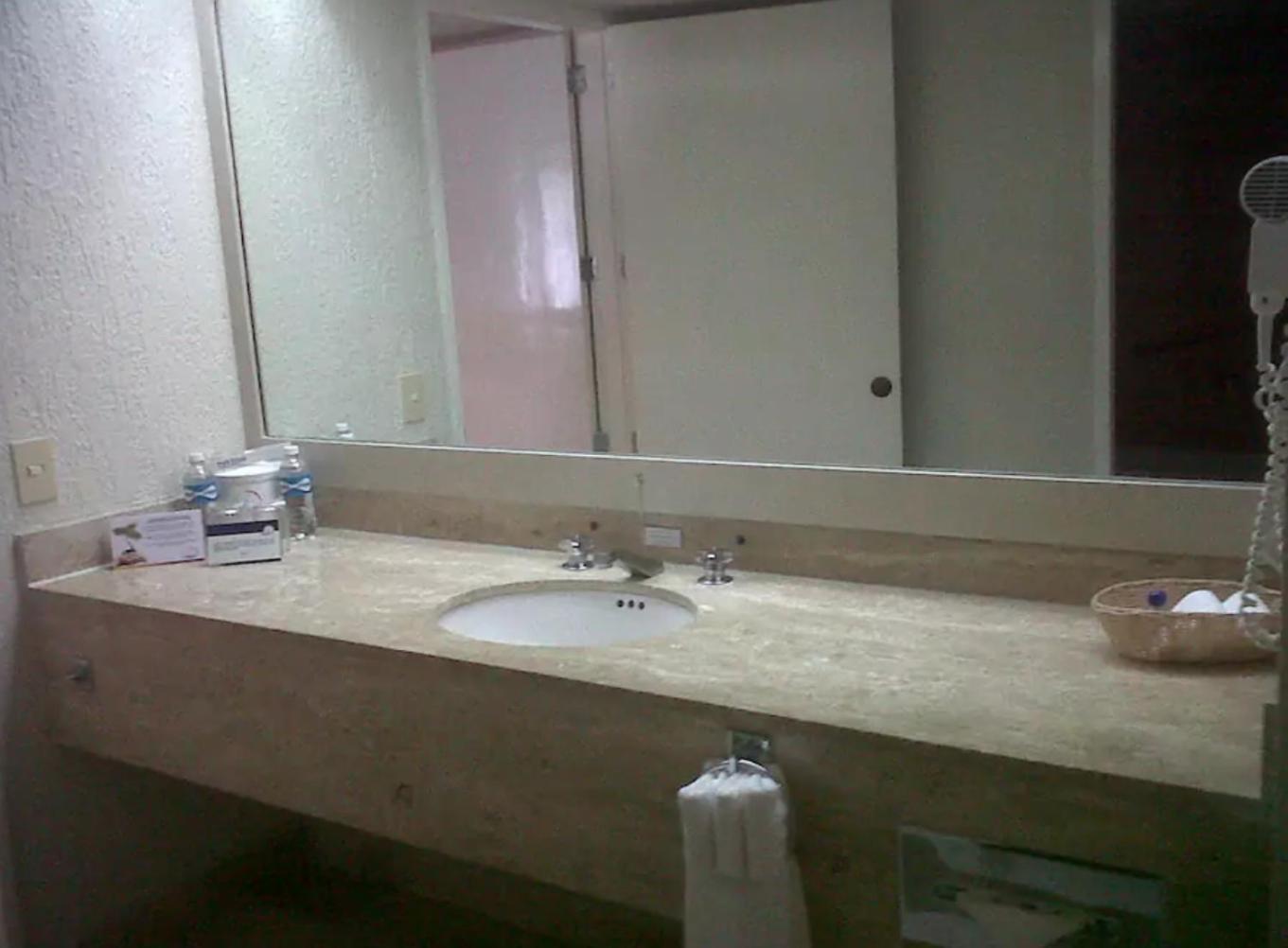 Beachfront Getaway Condo Cancun Room photo